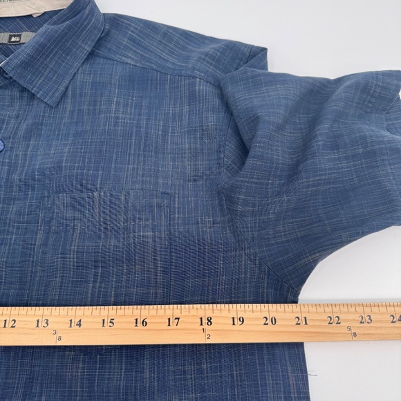 Rei Shirt Men Small Blue Button Up Short Sleeves Lightweight Rayon Blend Casual - Picture 8 of 10